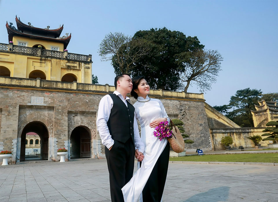 chụp ảnh cưới tại cổng hoàng thành thăng long ở hà nội