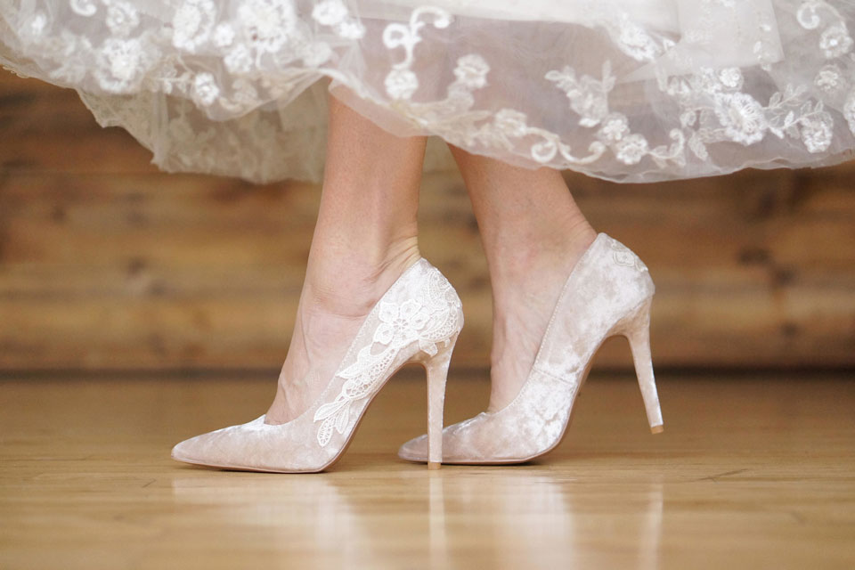 [A-Z] Cách chọn giày cưới cho cô dâu