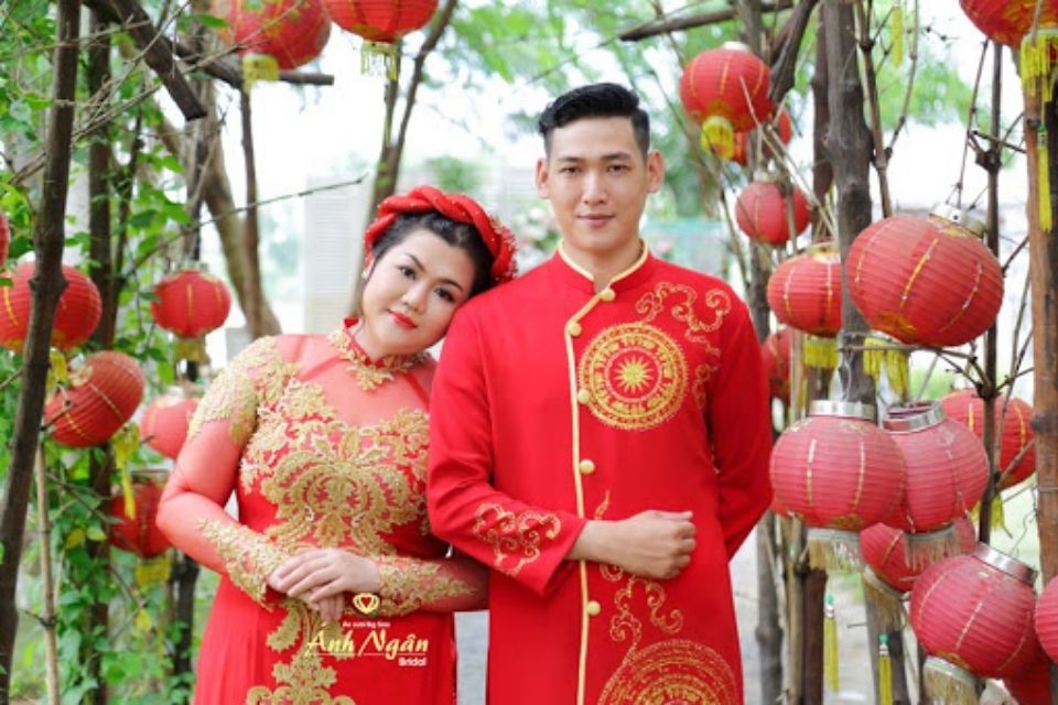 Mẫu chụp ảnh cưới với áo dài truyền thống cho cô dâu béo - Ảnh minh họa: Internet