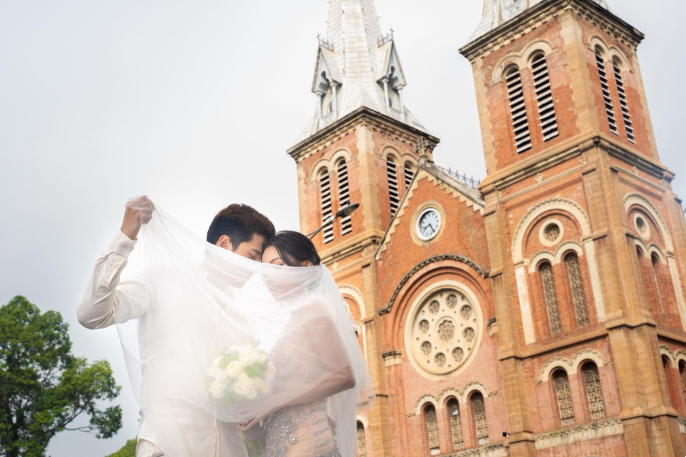 Chụp ảnh cưới với những góc phố - Ảnh minh họa: Internet