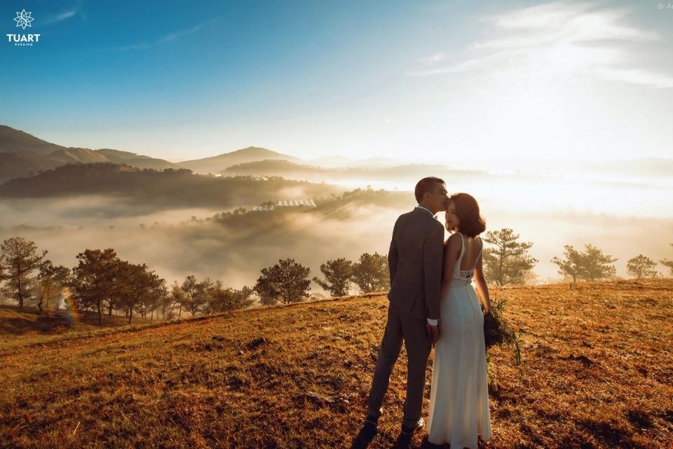Chụp ảnh cưới ngoại cảnh là sự lựa chọn hoàn hảo cho các cặp đôi - Ảnh minh họa: Internet