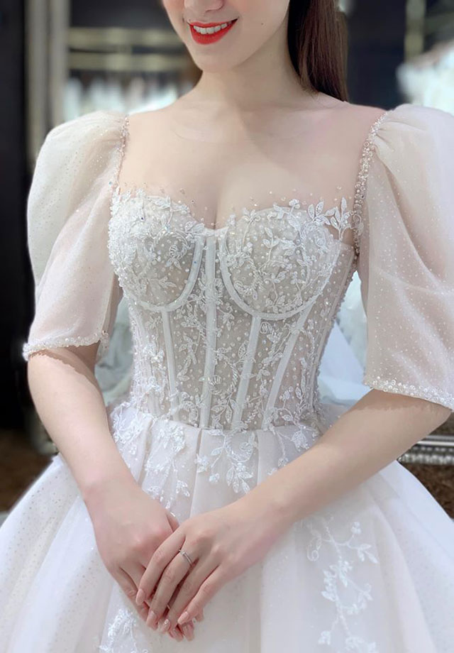 Mẫu váy cưới cho cô dâu gầy thân hình mảnh khảnh