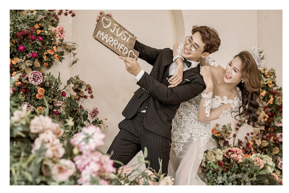 Lựa chọn Studio chụp ảnh cưới đẹp Hà Nội dựa vào sự tư vấn của người thân, bạn bè - Ảnh minh họa: Internet