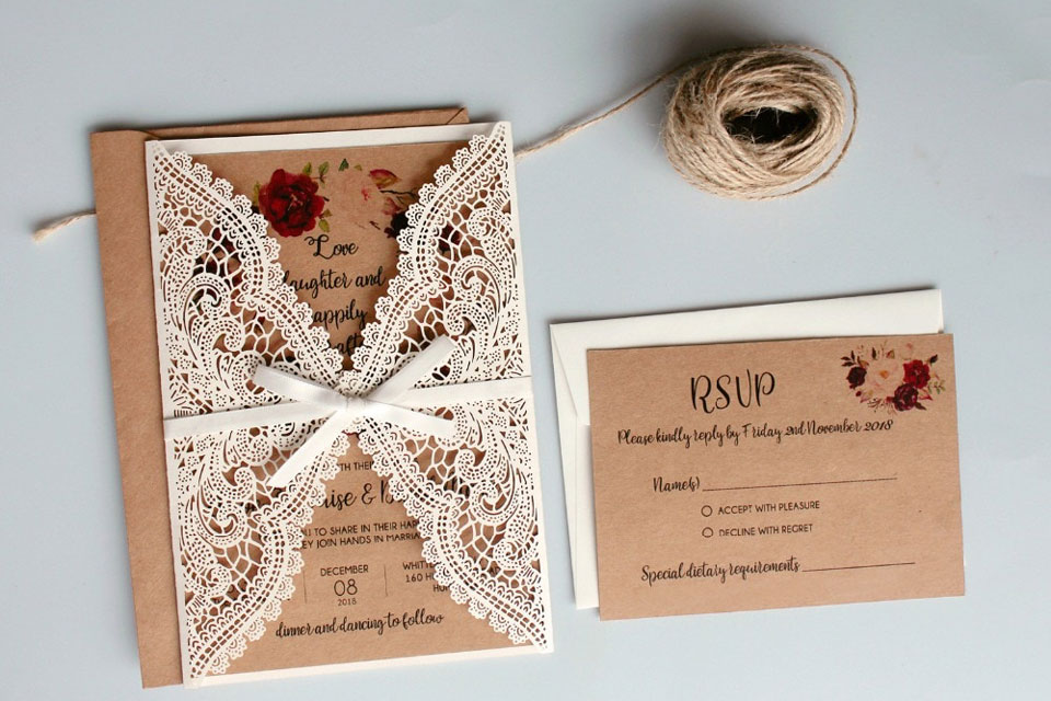 Thiệp cưới handmade theo phong cách cổ điển đơn giản mà đẹp