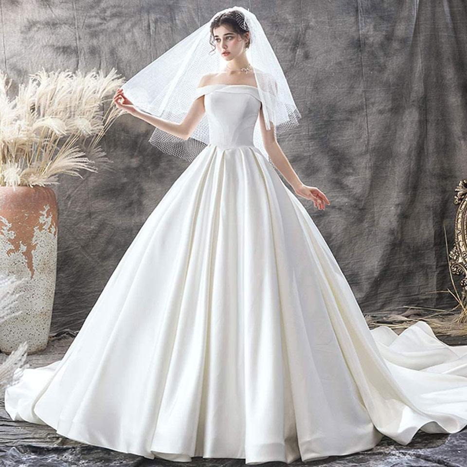 Những mẫu váy cưới trơn thanh lịch cho cô dâu yêu thích phong cách tối giản   mangoweddingvn